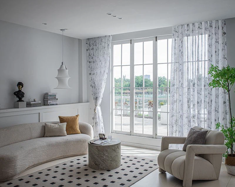 صفحه پنجره فابریک Doli با چاپ گل صد تومانی مرکزی طلایی